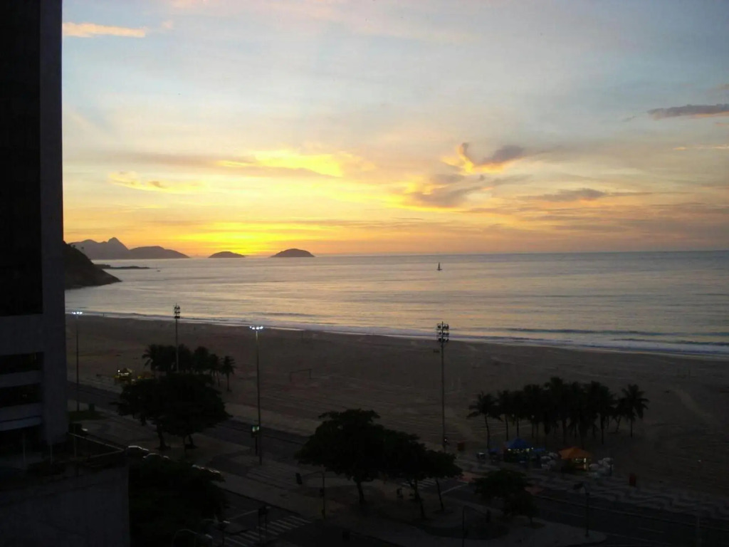 Studio moderno e de luxo com vista mar para 4 pessoas em Copa!
