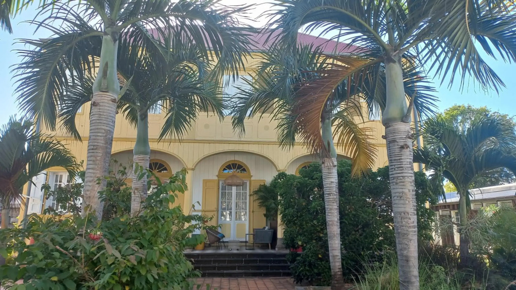 Ô Carpe'Diem Bungalow avec terrasse et parking au centre de St Pierre