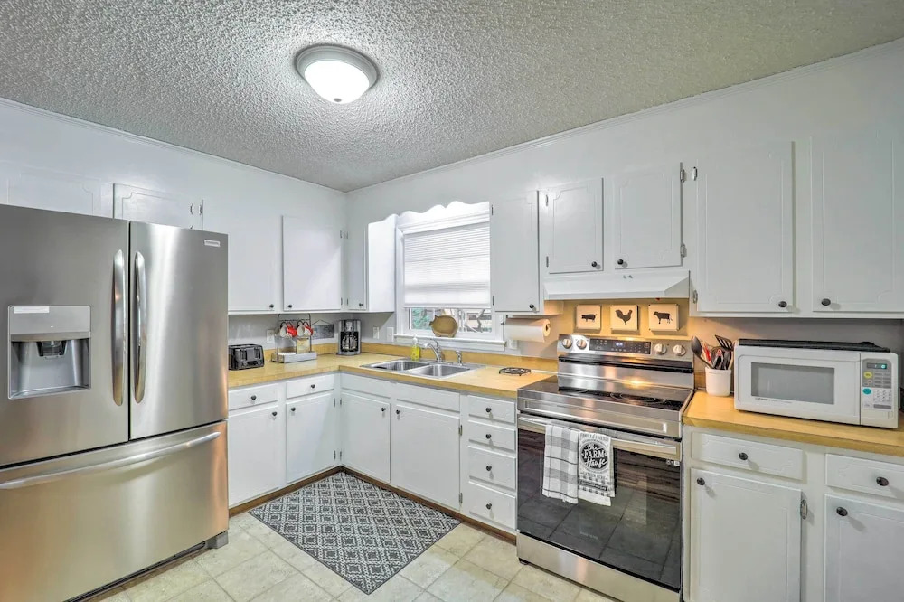 Newland Gem in Golf Community w/ Pool Access