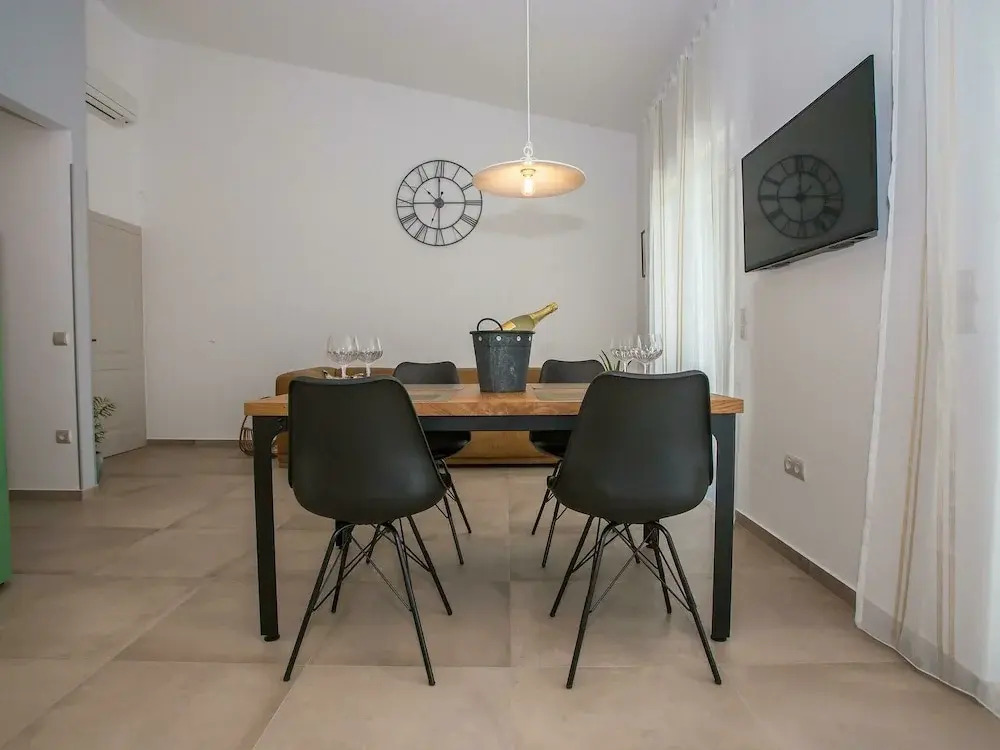 Modern and Well-kept Apartment Within Walking Distance of Restaurant and Beach Banjole