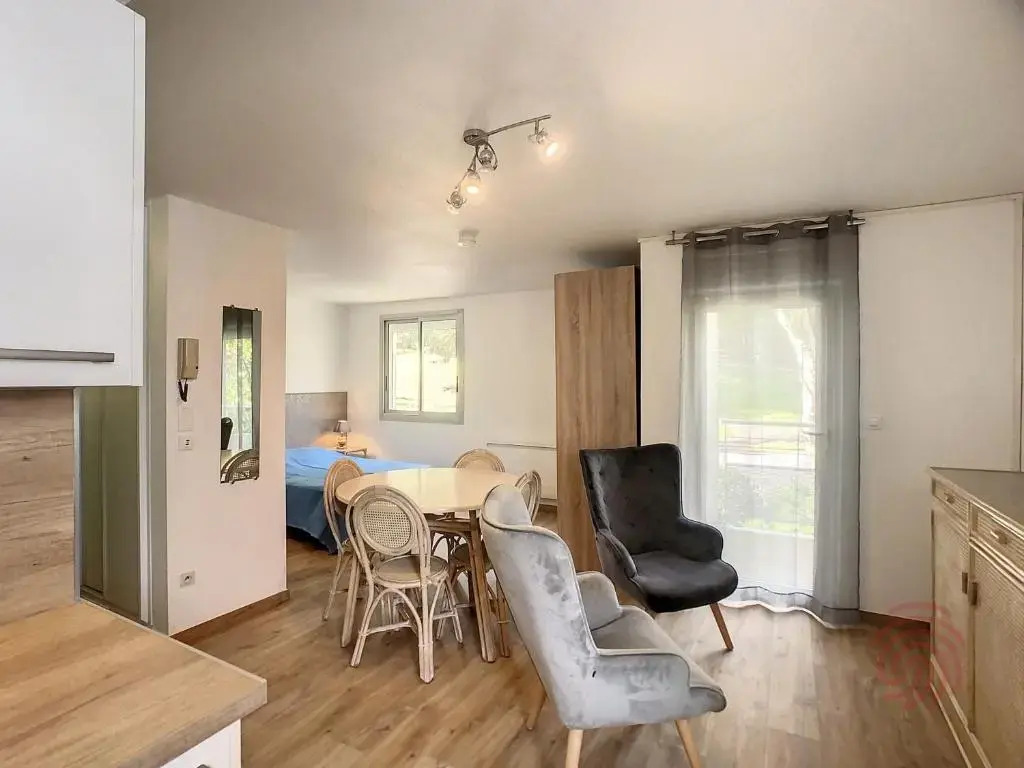 Appartement Lamalou-les-Bains, 1 pièce, 2 personnes - FR-1-451-46
