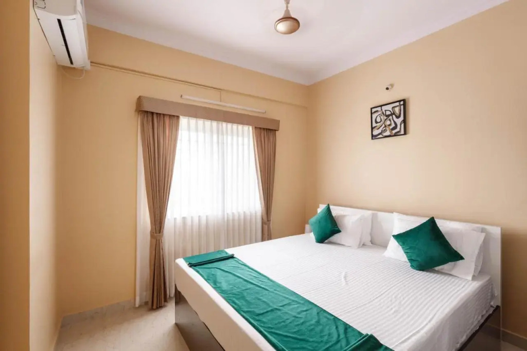 OYO 374 Apartment Near Fortis Hospital