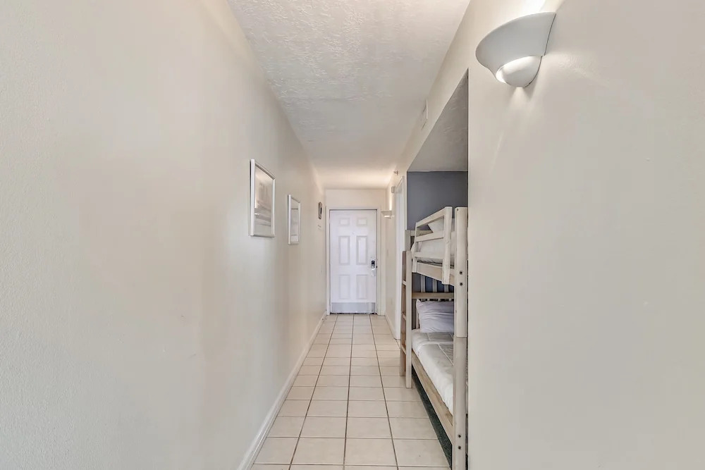 Pelican Beach 1811 1 Bedroom Condo by RedAwning