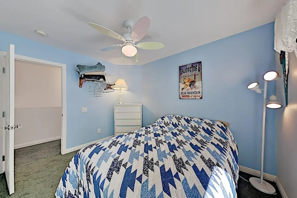 Corner Lot Gem W/ Hot Tub & Grill, Next To Shuttle 4 Bedroom Hotel Room