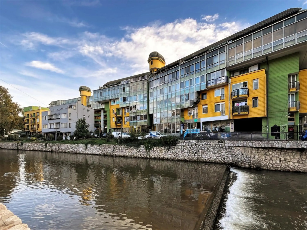 Centrally located 2 bedroom apartment