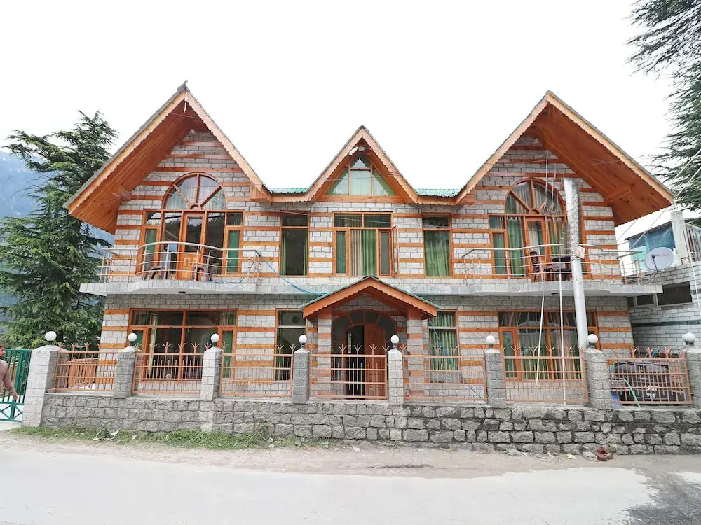 OYO 13715 Home Exotic River View Naggar Road