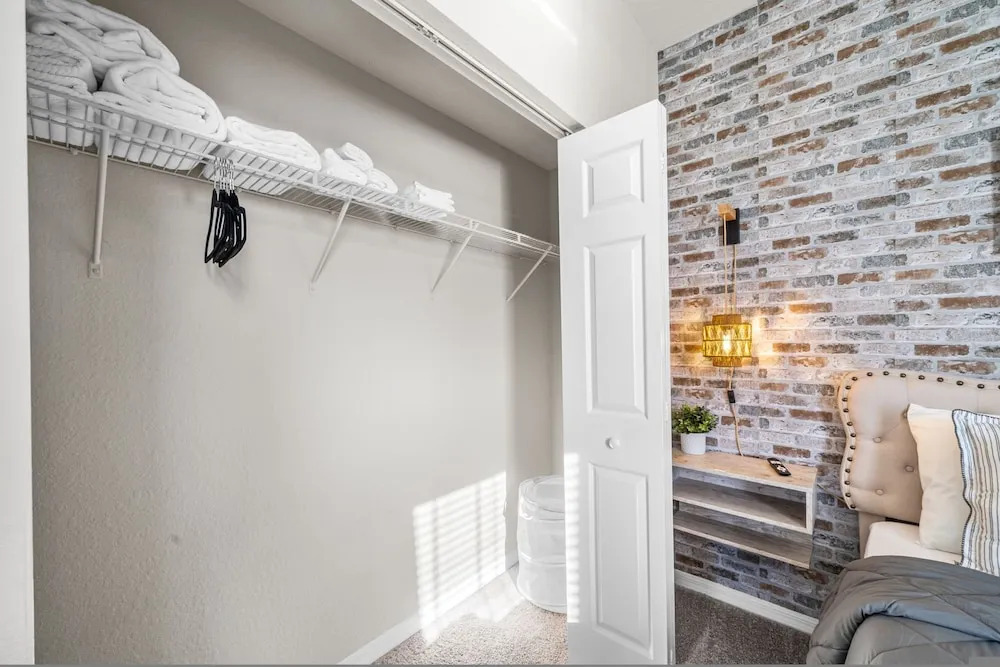 Modern 3BR 2BA Pools Gym Near Airport 5