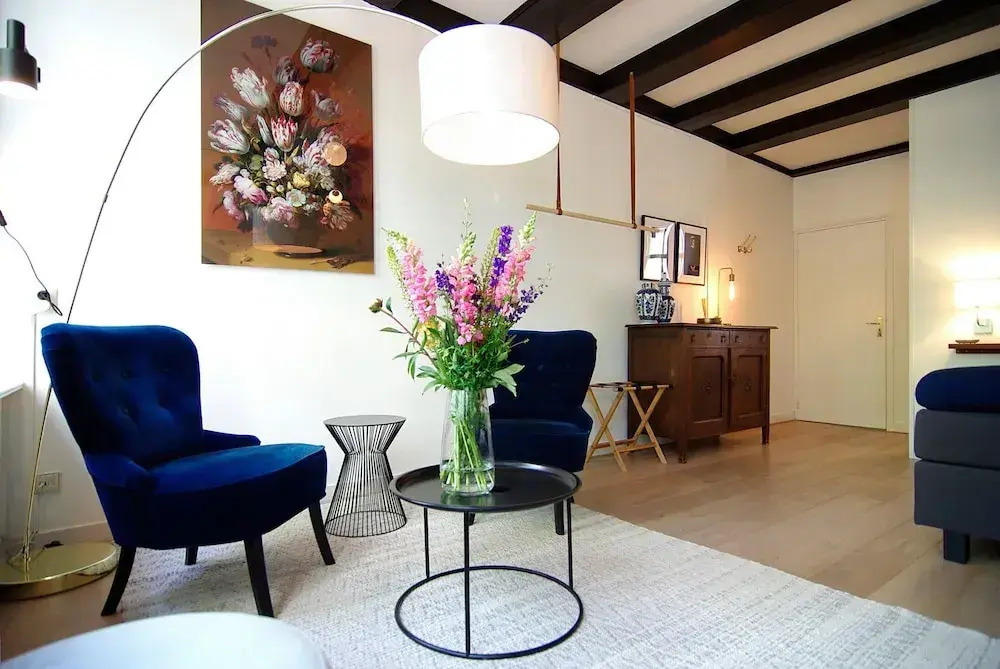 1637: Historic Canal View Suites