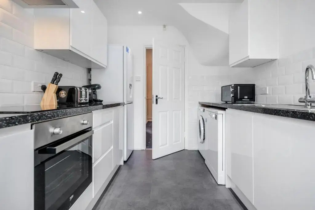 3br-sleeps5-parking-garden-accesstolondon