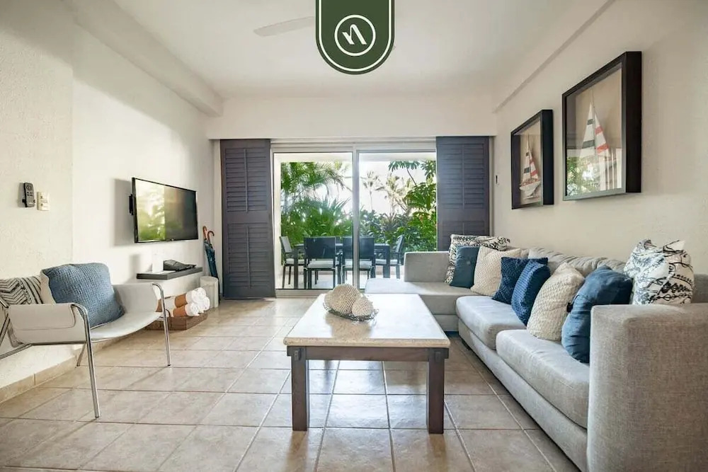 3BR Condo in the Krystal Grand Hotel - Beach