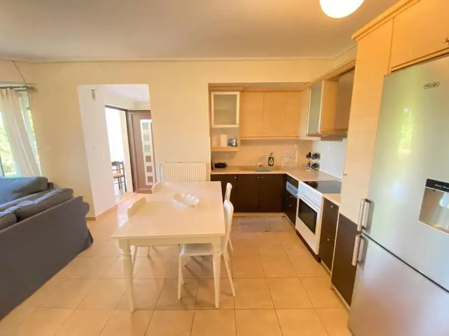 Cozy 2 Room Apartment With Garden near Athens Air-Port