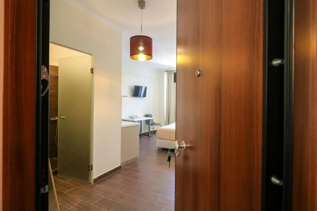 Ermou Fashion Suites #508 @ Plaka - King Size Bed