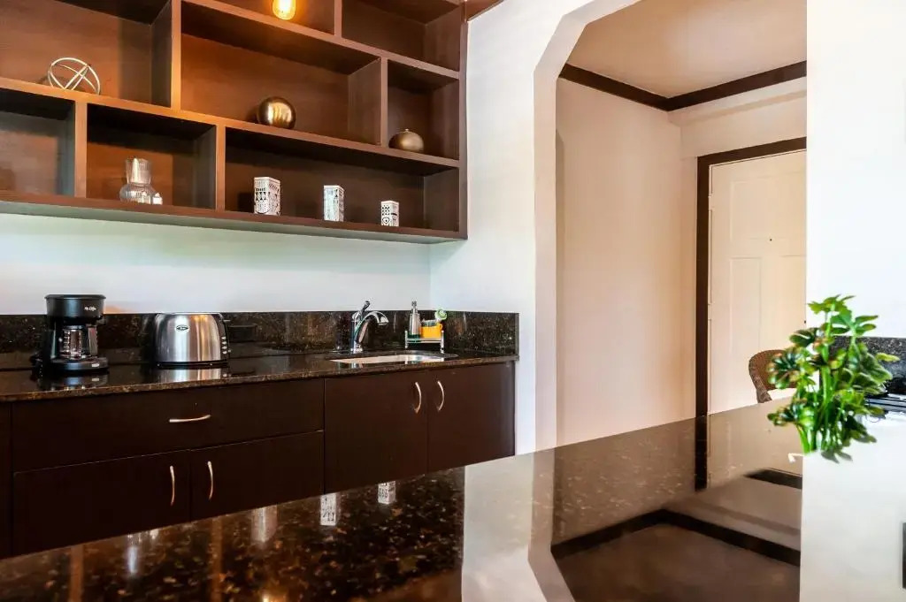 Lincoln Arms Suites