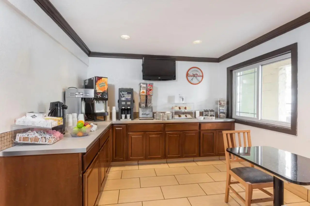 Howard Johnson Express Inn