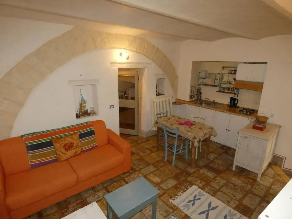 SCAPPO IN UMBRIA, nido cruxburgi