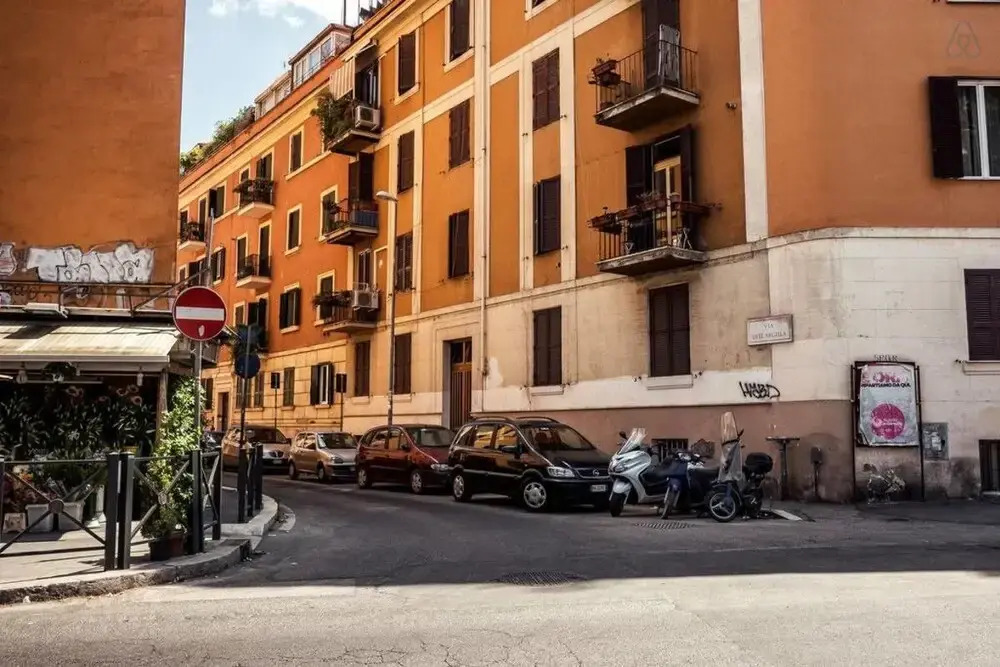 Colorful, Cute, Refined Flat in San Pietro's Area