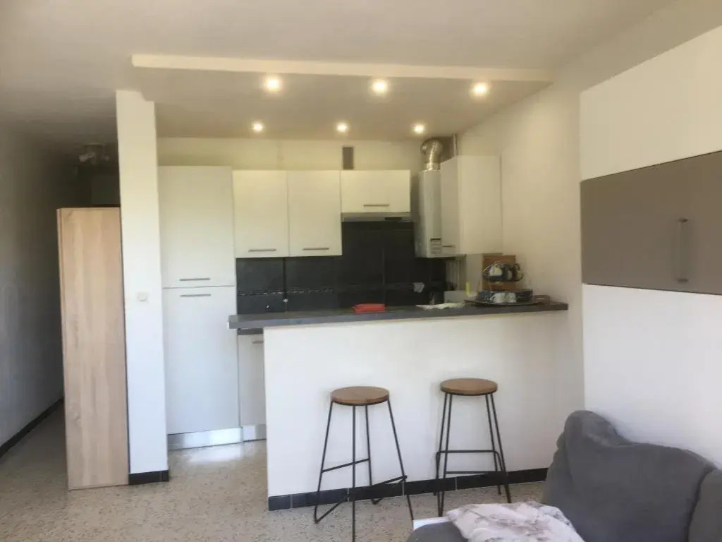 studio lumineux avec terrasse