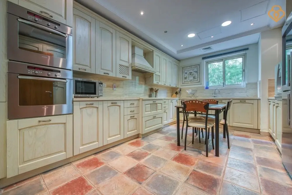 Beautiful Large 4 B/R Villa W/ Pool Jumeirah Island
