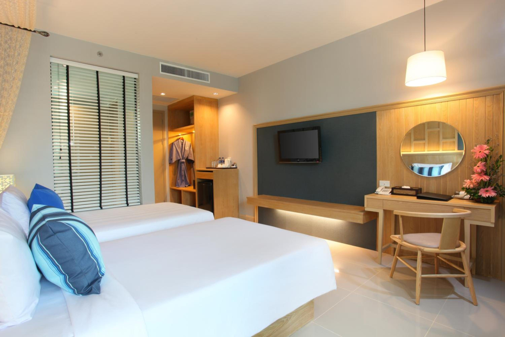CRAFT Resort & Villas, Phuket Town - scheduled shuttle to Phuket Old Town