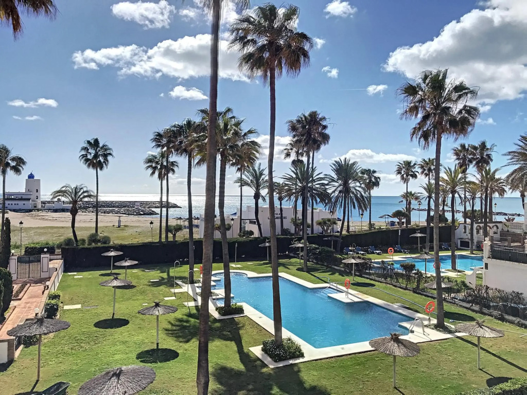 Superb Seafront Apartment Marina Real 305