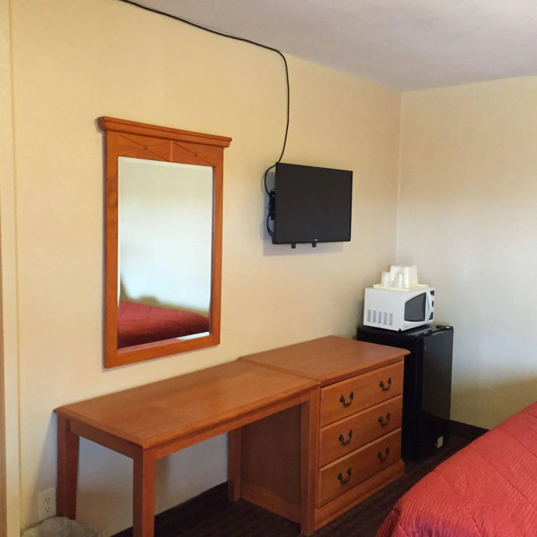 Deluxe Inn
