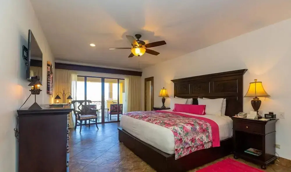 Room in Holiday House - Hacienda Encantada-king Or Queen Beds-kitchenette!