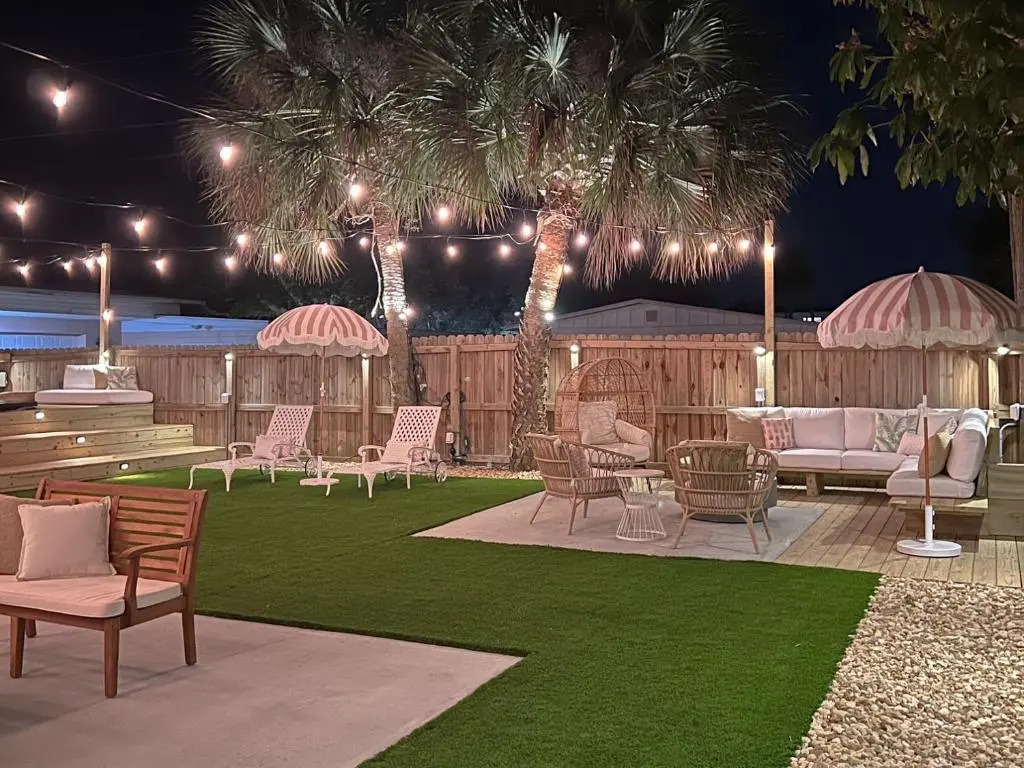 Luxury Villa 3 Blocks from the Beach with a Pool, Fire Pit and Outdoor Oasis