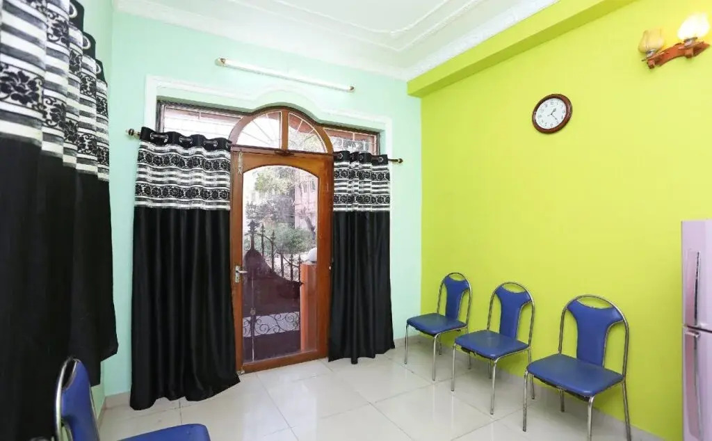 White House by Oyo Rooms