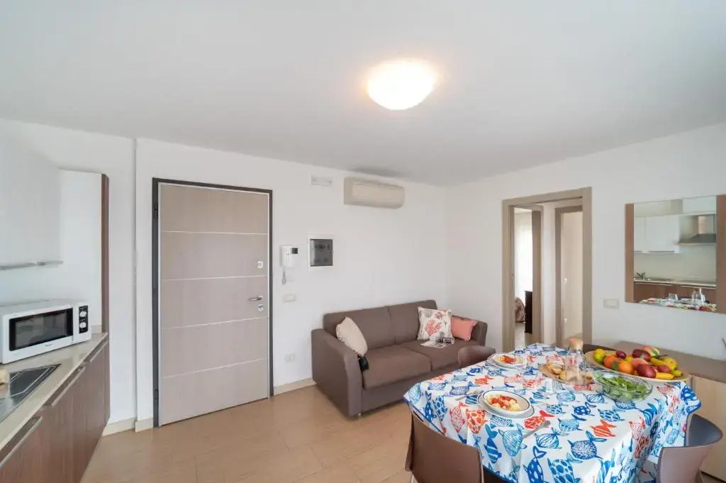 Elegant Residenza Monica Two Bedroom C6 Sleeps 6
