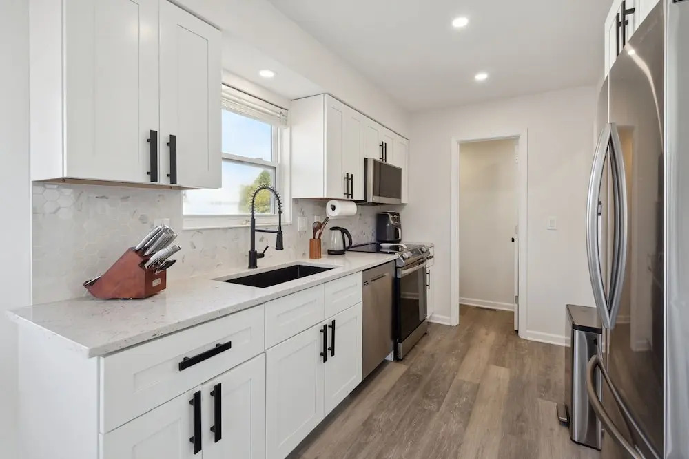 Tranquil Pet Friendly Retreat 3 Bedroom Residence by Estephanie Valdez