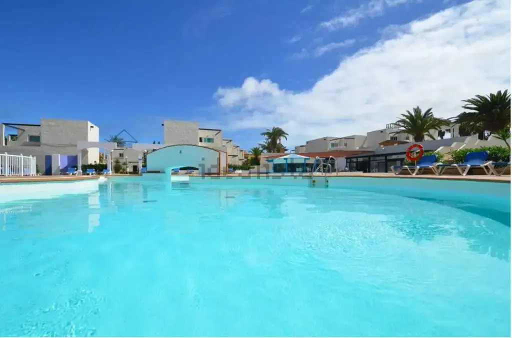 Surf House next to the Beach, Pool & Tennis - 2 double rooms