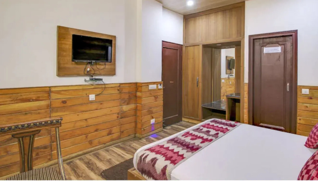 Hotel Divyansh By DLS Hotels