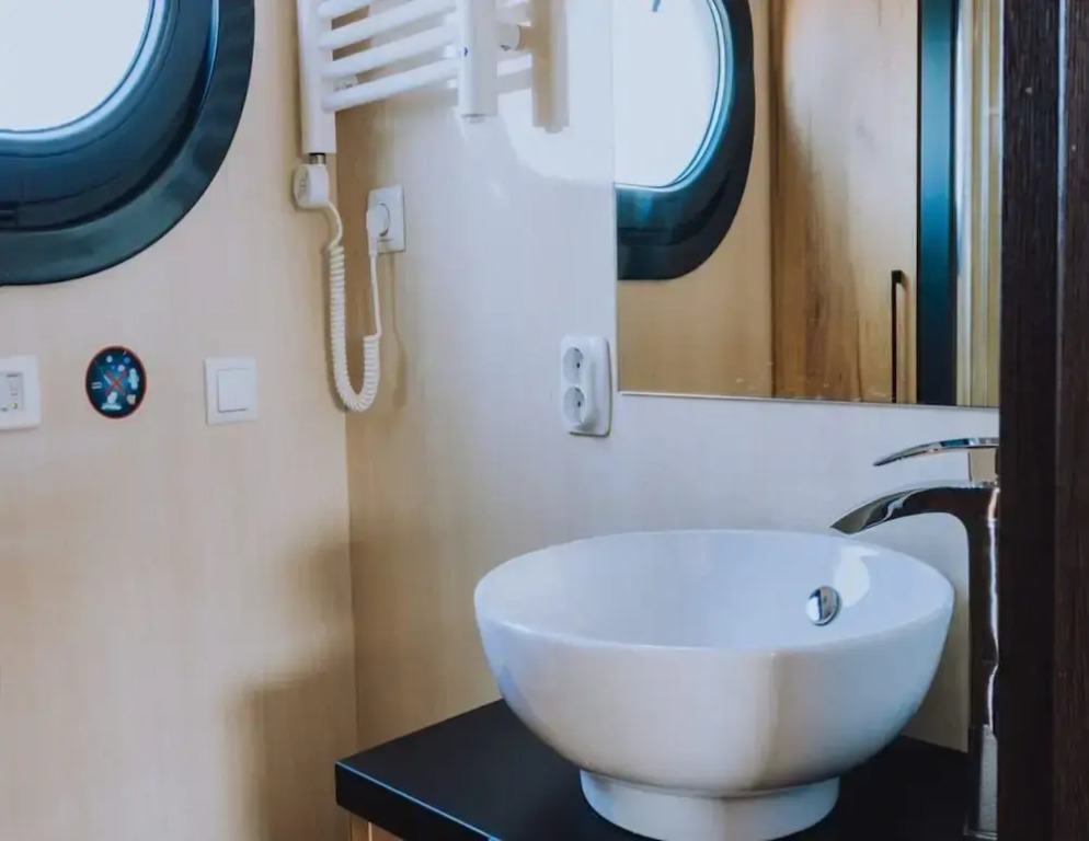 Houseboat at Marina With Lake Views
