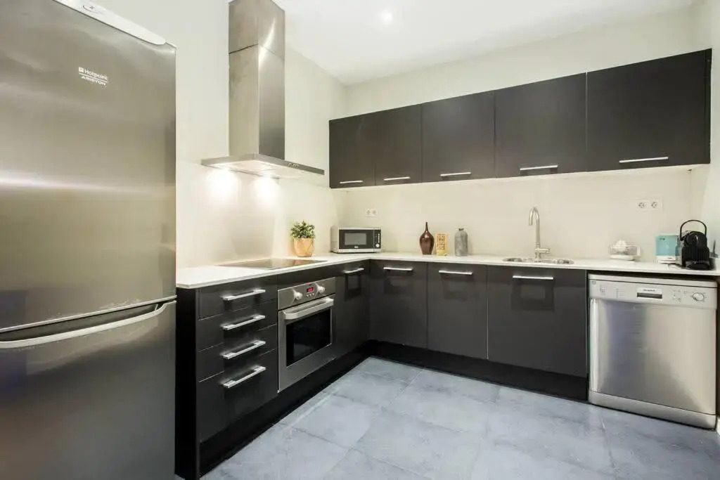 Bright and modern 4bedroom with terrace in Las Ramblas P2