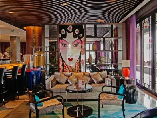 Qinhu Hotel