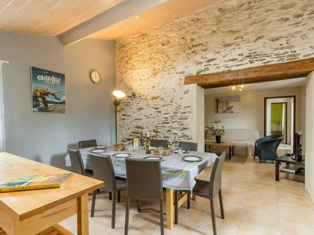 Ancien Bâtiment de Ferme Rénové entre Nantes et Pornic avec Jardin et Activités - FR-1-306-1028