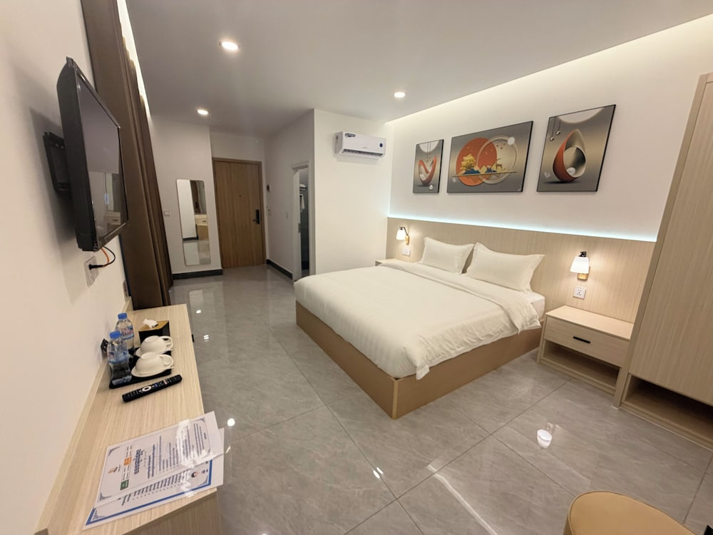 The Sky Plus Hotel