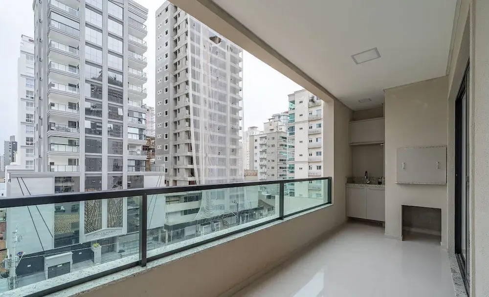 Apartments in a Building 650 Meters From Meia Praia Beach - Rgos
