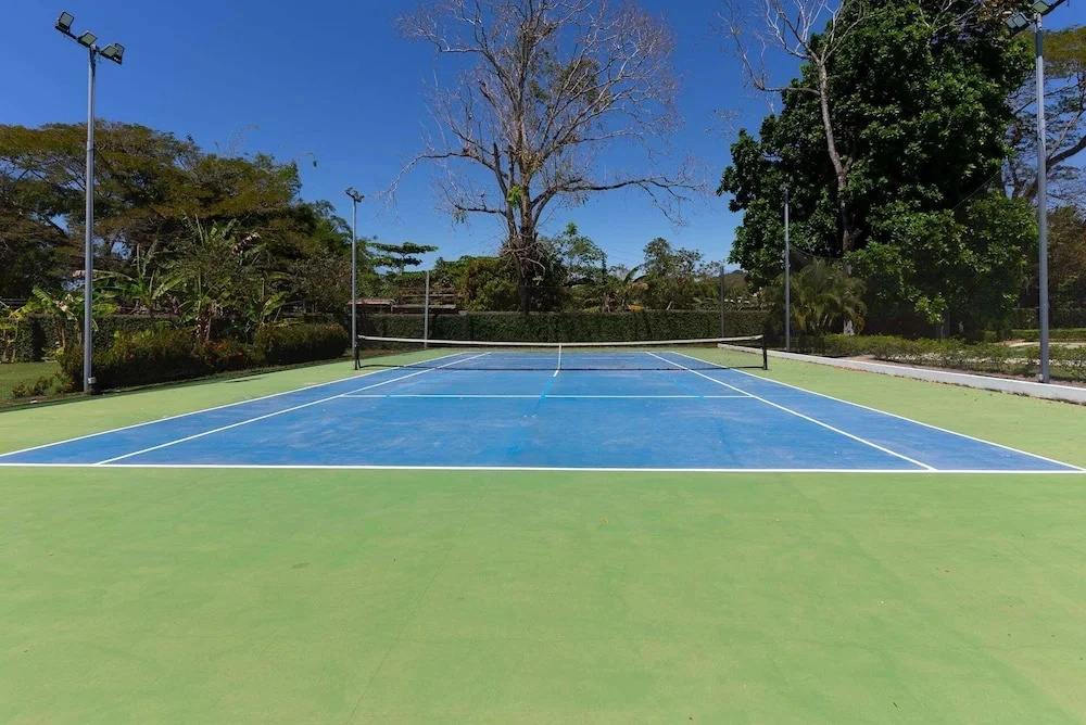 Private Pool & Tropical Style, Minutes From the Beach