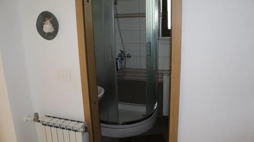 Apartman 100m2, full opremljen, privatni parking.