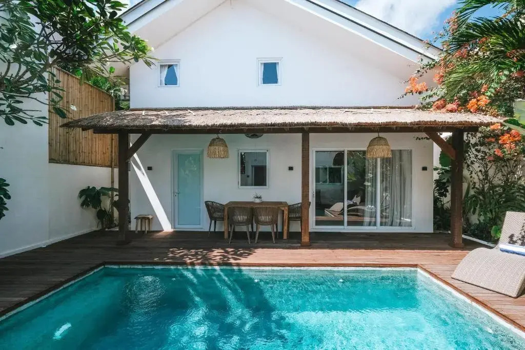 2BR Sun&Moon Pool Villa, Walk to Cafés, Near Beach