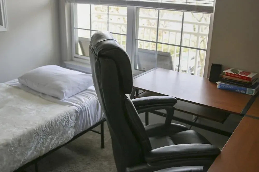 Entire Cozy Nest Minutes From Dulles Airport