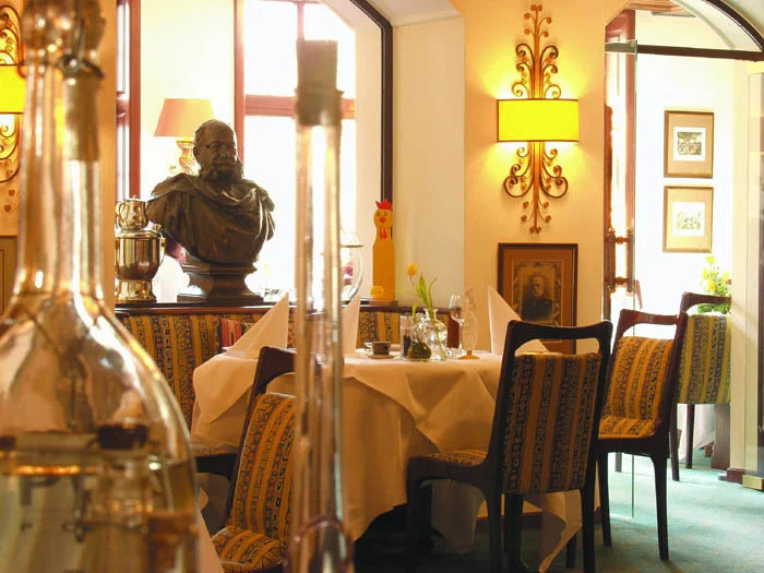 RomanticHOTEL Goldener Karpfen - das kleine, feine Grandhotel direkt in der Altstadt