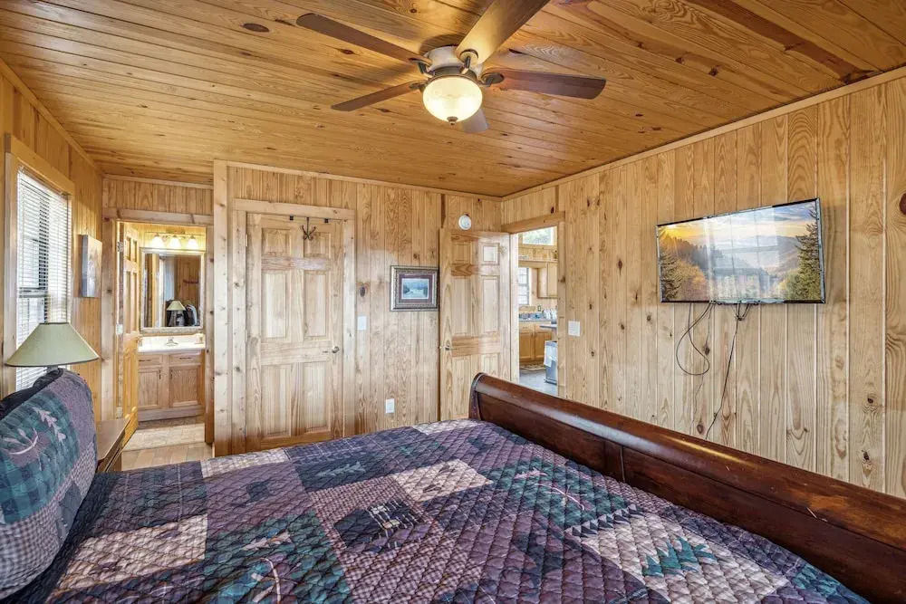 Barefoot Cabin 4 Bedroom Cabin by RedAwning