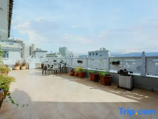 Xia Yidan Bai Ethnic Leisure Courtyard Warm Heart Small Building (Airport Road Erhai Branch)