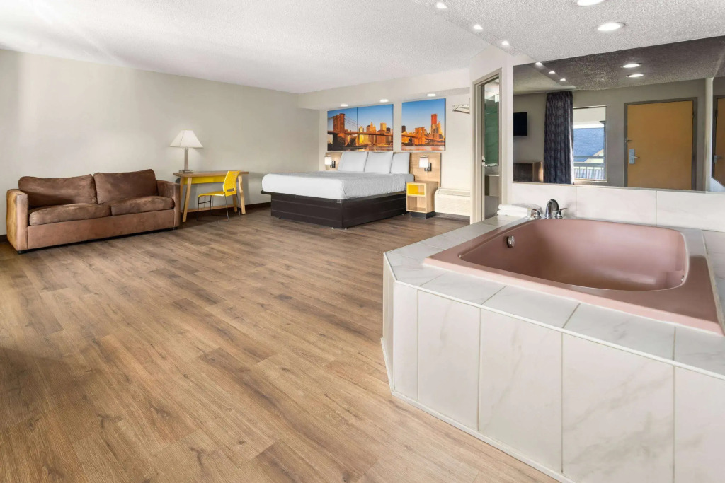 Days Inn & Suites by Wyndham Albany
