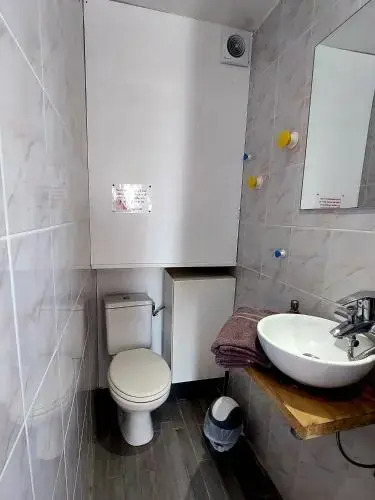 Les Belles Terrasses Dieppe ,3 appartements , LE VEGETAL de 1 à 8 personnes , LE TROPICAL de 1 à 6 personnes , LE FLORAL avec TERRASSE de 1 à 3 personnes , quartier calme au stationnement gratuit à coté de lavenue verte