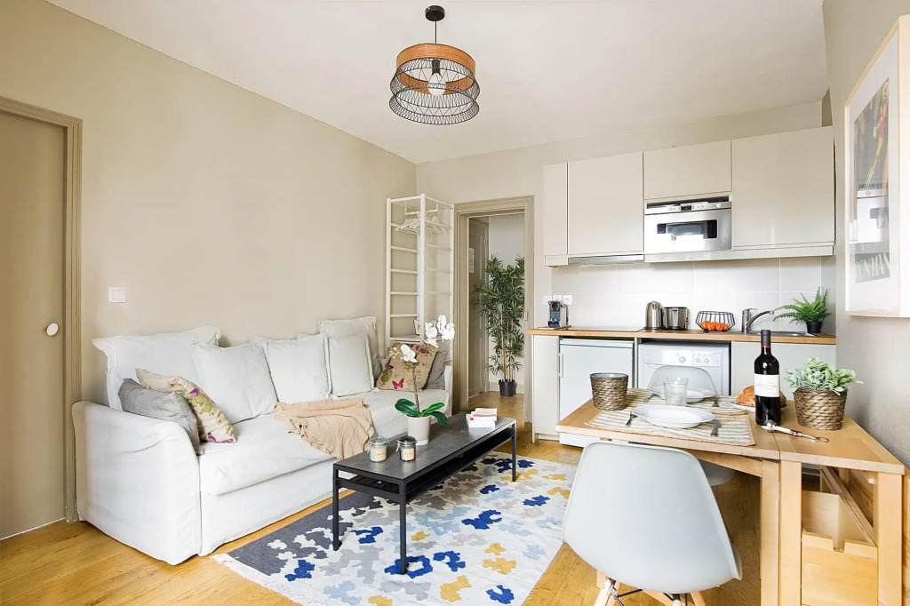 B  823 -  Buttes Chaumont - Spacieux appartement