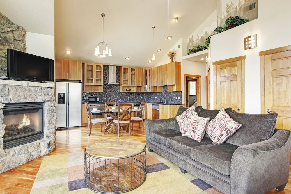 Mount Cairns 16a 2 Bedroom Condo by RedAwning