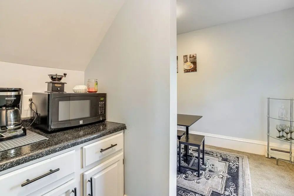 2 Mi to Dtwn! Walkable Minneapolis Apt w/ Deck